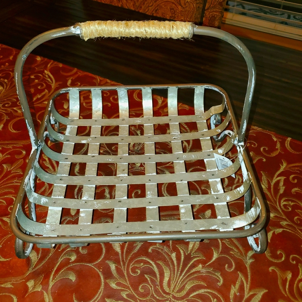 Edison Basket
